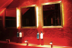 casino-bathroom